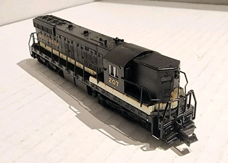 Life-Like N Scale SD7 Diesel Locomotive Southern #207 - Image 2 of 4