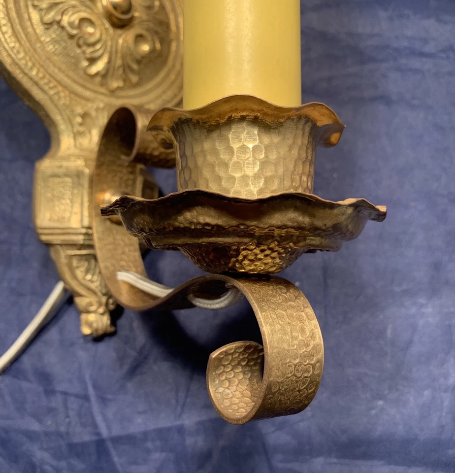 Par de apliques de latón antiguos de calidad martillados Mission Arts & Crafts 94F Foto 4 de 4