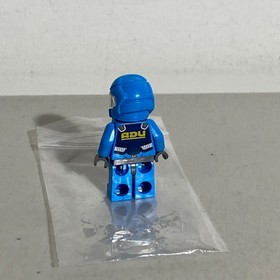 LEGO 7066 Alien Conquest ADU Soldier Minifigure Blue Helmet Space Alien Strike