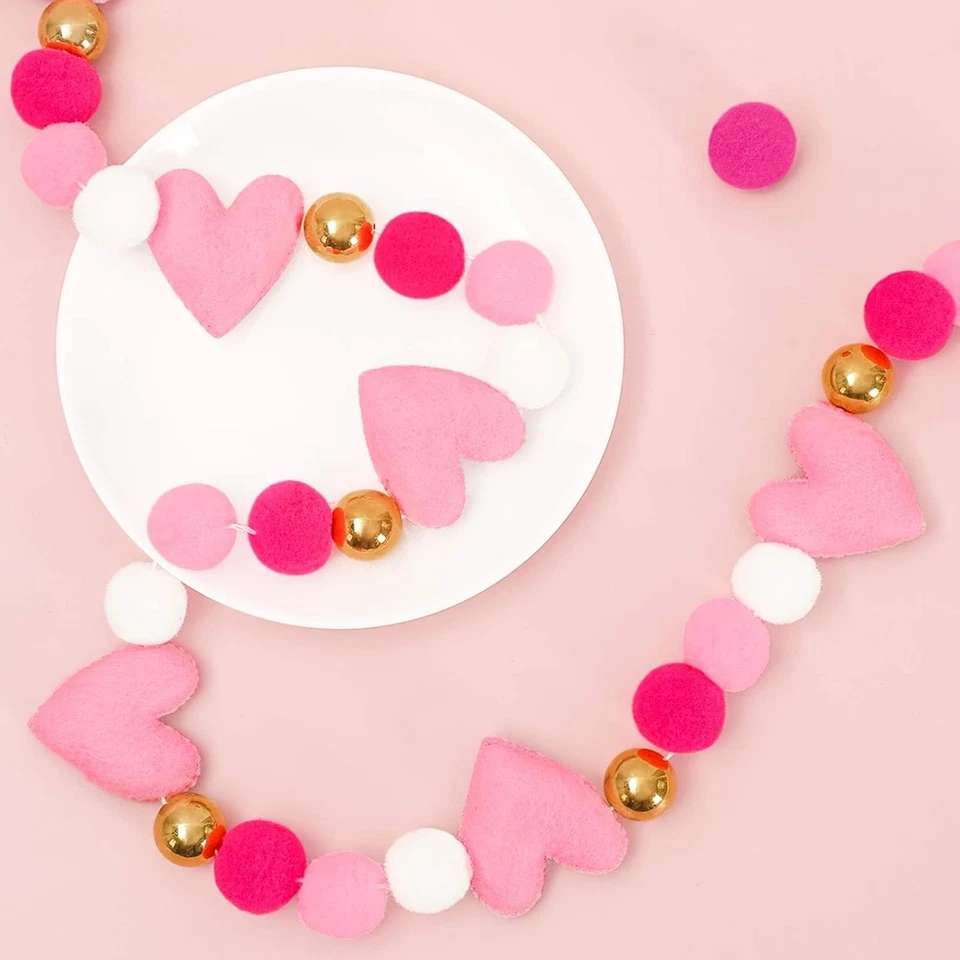 Guirnalda de bola de fieltro para día de San Valentín 3D rosa corazón pompón 8,2 pies, blanco Foto 3 de 4