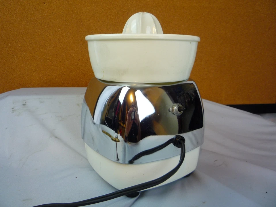 Vintage Proctor Silex Juicit Citrus Orange Lemon Juicer 02722 Chrome Retro - Image 4 of 4