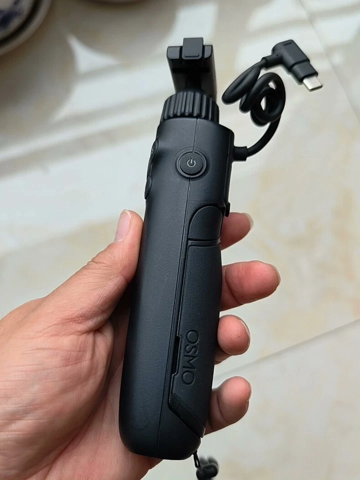 DJI Osmo Action Multifunctional Charging Grip Original Used for Action 4/5 Pro - Image 2 of 4
