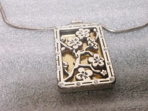 Brighton-Silver-Gold-PEACH-BLOSSOM-Swarovski-Crystal-Flower-Necklace-Heart-Tin