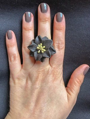 Bague Réglable En Cuir Avec Motif Fleur De Lys Et Perles – Marron Pistil – Taille Ajustable Femme