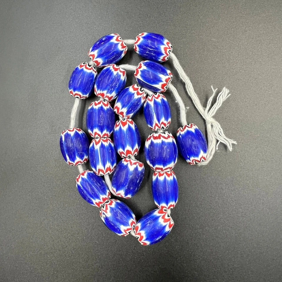 Impresionantes cuentas de vidrio Chevron Trade veneciano, hermosas cuentas de colección. Foto 4 de 4