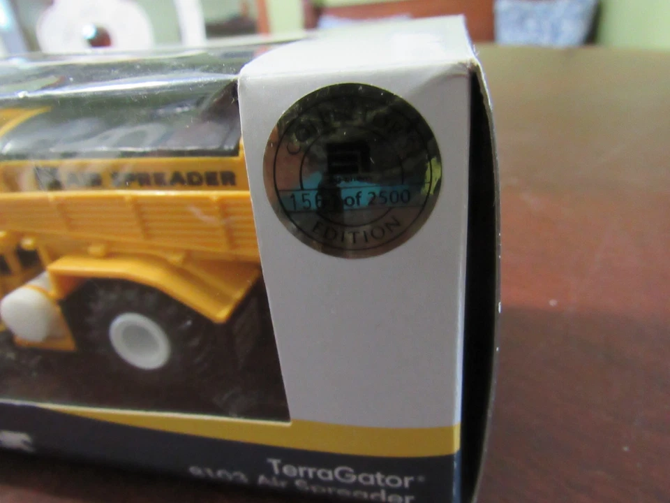 AGCO 1/64 TERRAGATOR 8103 AIR SPREADER - NIB - NEVER DISPLAYED - Image 3 of 4