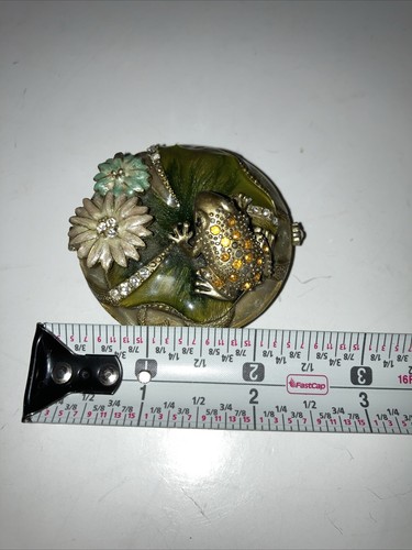 Cottage Core Frog Lilly Pad Mirror Jeweled 2.5" Magnetic Clasp Trinket Box - Picture 8 of 8