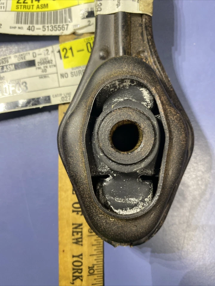 Puntal de par del motor GM 22145939 NUEVO DE STOCK Foto 3 de 4