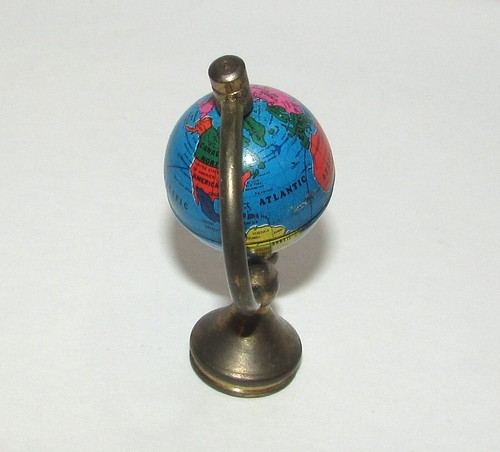 Lote de máquina de coser vintage de latón en miniatura (gira) y metal para casa de muñecas - Imagen 4 de 12