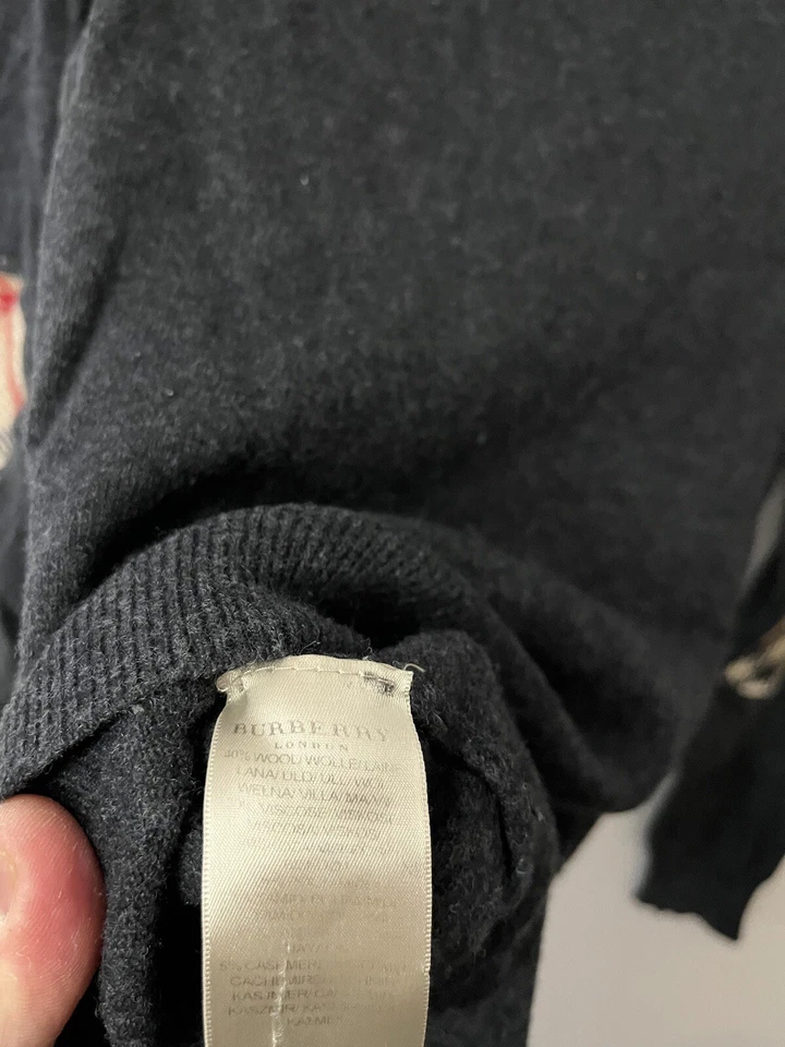 Suéter feminino Burberry gola alta cotovelo ombro patch lã cashmere cinza grande - Imagem 4 de 4