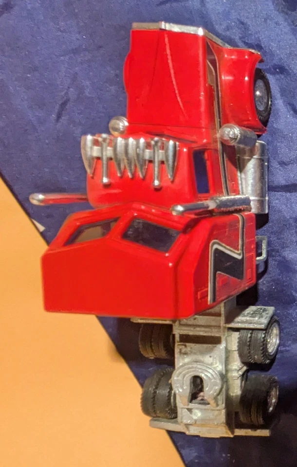 Винтажный литой красный полугрузовик JRL Inc YouKenworth W900 сделано в Гонконге - Изображение 2 из 4