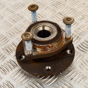 Audi A3 Limousine 8 V vordere linke Radlager 1,6 Diesel 81 kW 3487880