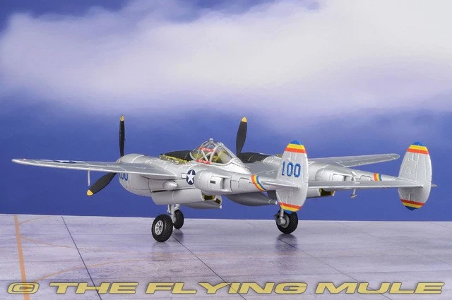 Corgi 1:72 P-38L Lightning USAAF 475th FG Charles McDonald Putt Putt Maru - Image 2 of 4