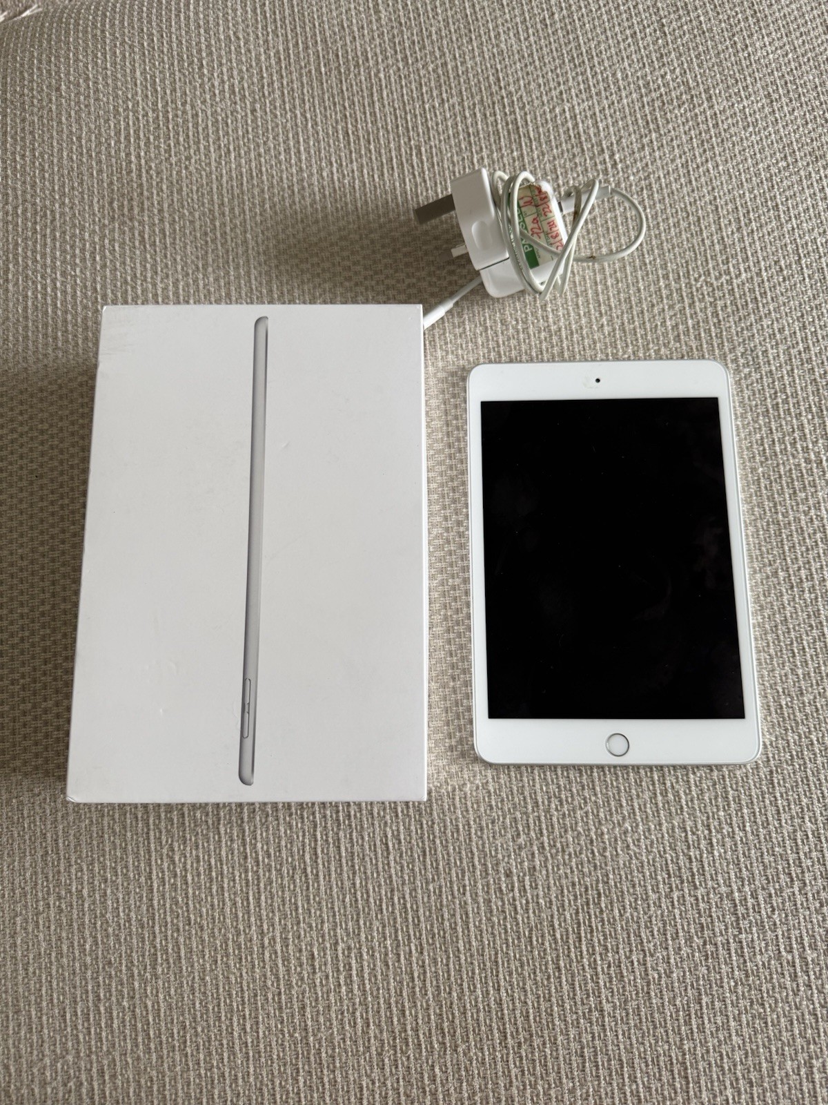 Apple iPad Mini (5th Generation) 64GB Wi-Fi 7.9in - Silver  - A1233 Boxed