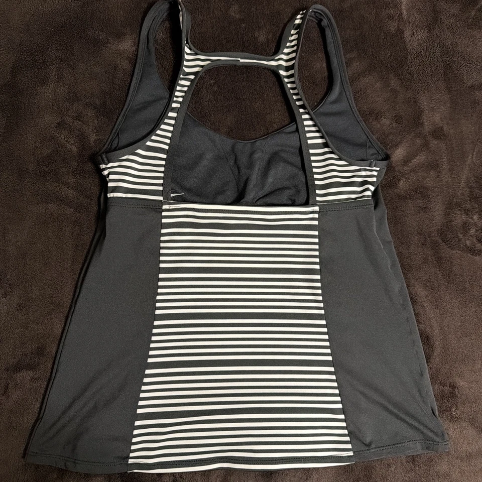 Nike 6:1 Women’s Stripe Racerback Tankini Top Size Medium. Great Condition. - Image 3 of 4