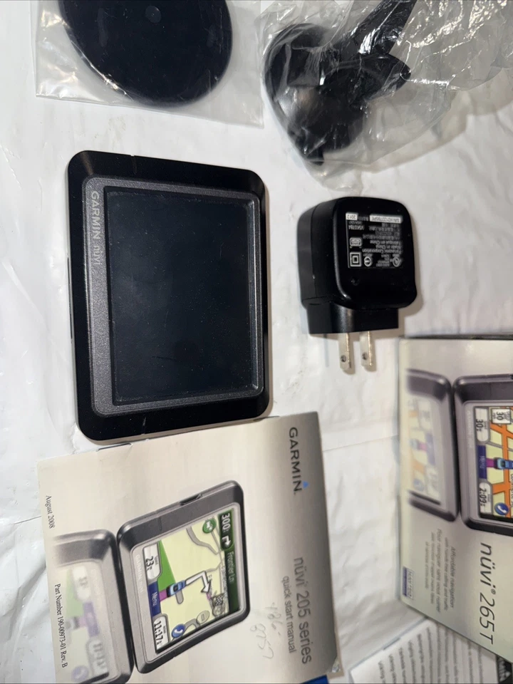 Garmin Nüvi 265T 3.5-Inch Bluetooth Portable GPS Navigator Traffic & Accessories - Image 2 of 4