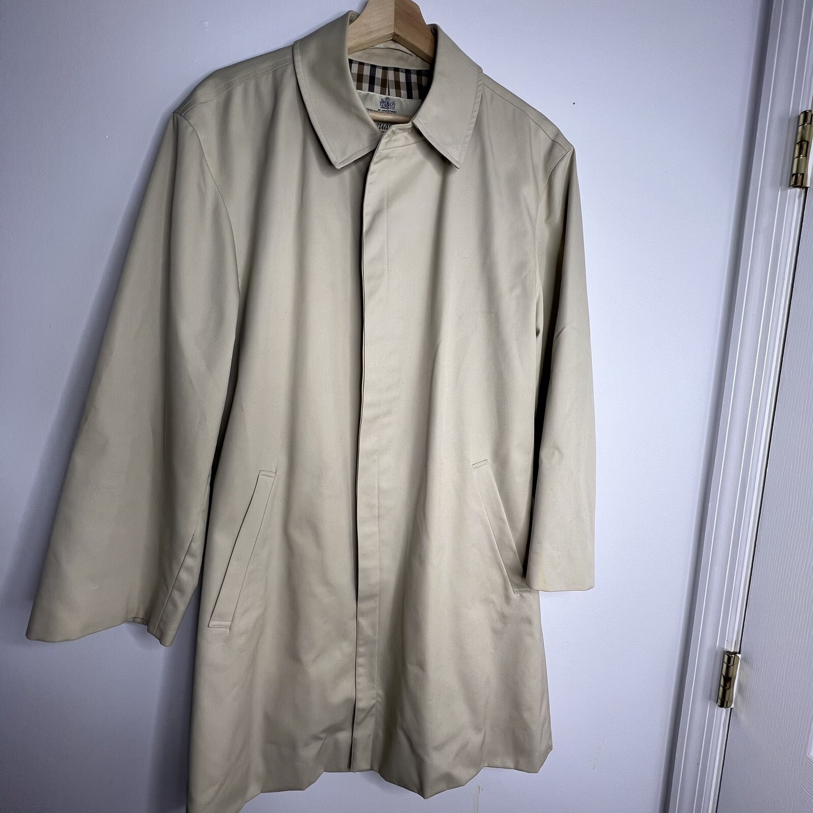 Aquascutum Men's Beige Trench Coat. Made in England S… Gem