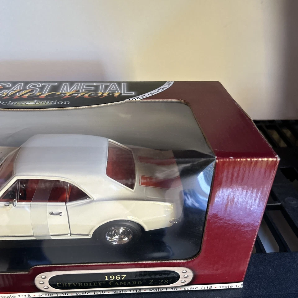 Chevrolet Camaro Z-28 1967 diecast blanco y naranja - Road Signature 1/18 - nuevo Foto 4 de 4