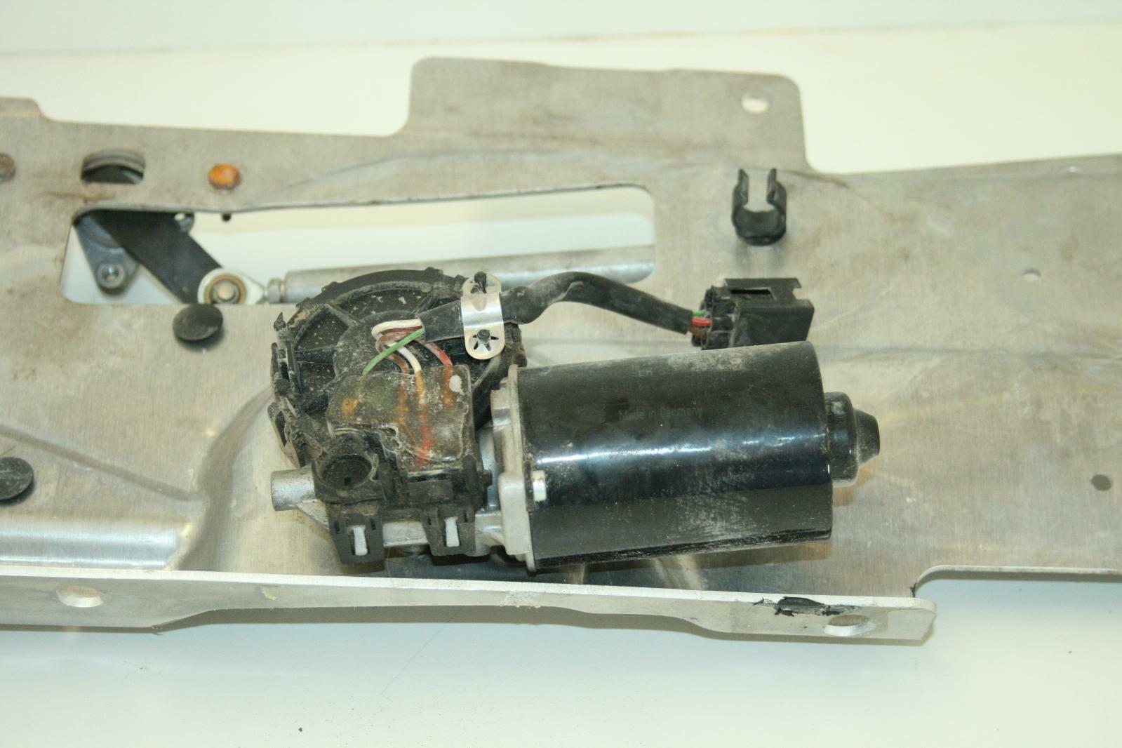 09 Aston Martin Vantage V8 Wiper Motor