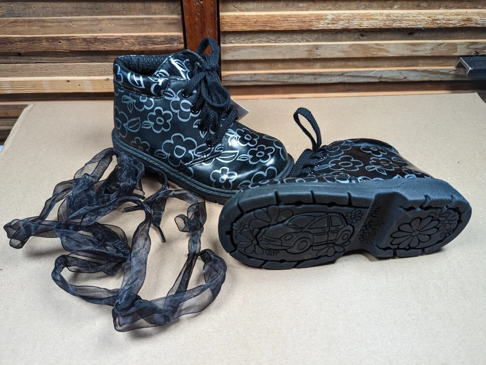 ¡NUEVO! Botas Stride Rite charol negro flores talla infantil 8 M ~ ¡ENVÍO GRATUITO! Foto 2 de 2