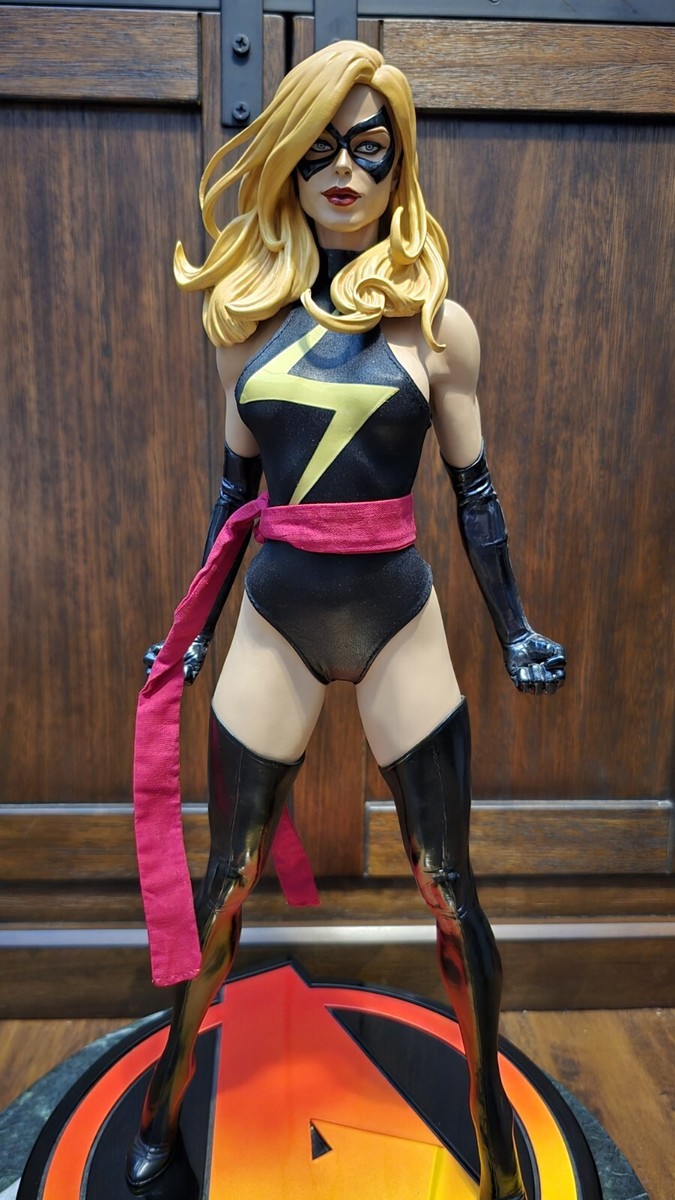 MS MARVEL - Sideshow 1/4 Scale Premium Format PF Statue MS MARVEL - Sideshow 1/4 Scale Premium Format PF Statue