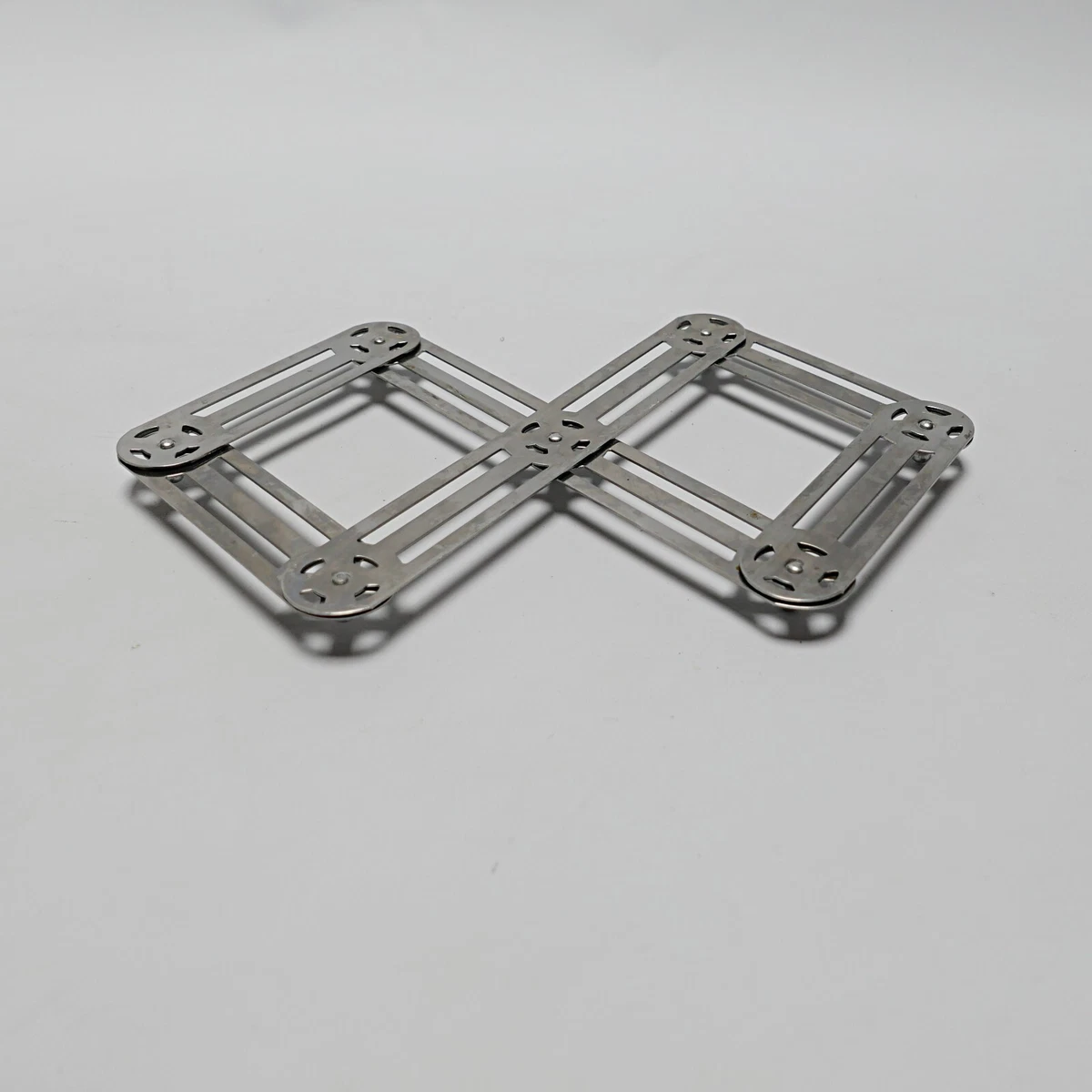 VINTAGE ANNEES 60 DESSOUS PLAT FER FORGE ET FAÏENCE PEINT Signé Devant