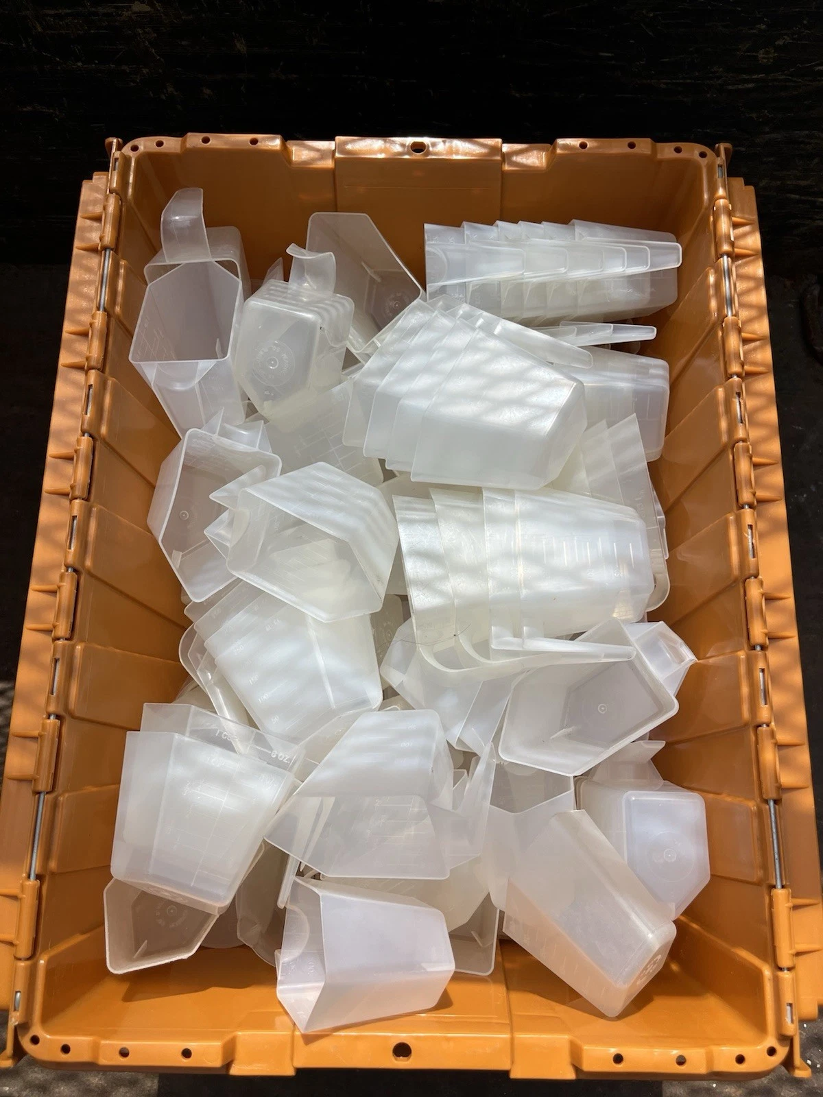 Lot of 100 - 1 Cup Measuring Cups 8 oz 250 mL 250 cc Clear Plastic w/ Handle