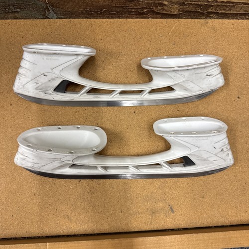 Tuuk LIGHTSPEED Edge Right & Left Holders 246 white skate blade holder - Picture 8 of 23