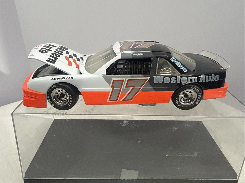 Darrell Waltrip #17 Western Auto 1991 Lumina Revell 1:24 NASCAR Diecast Car - Image 2 of 4