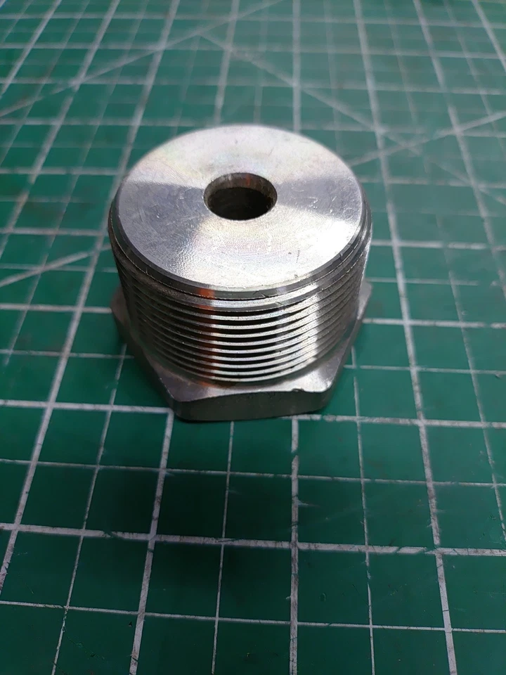 304 Stainless Steel Hex Pipe Reducer Male 1-1/2" NPT to Female 1/4" NPT 150# - Image 2 of 2
