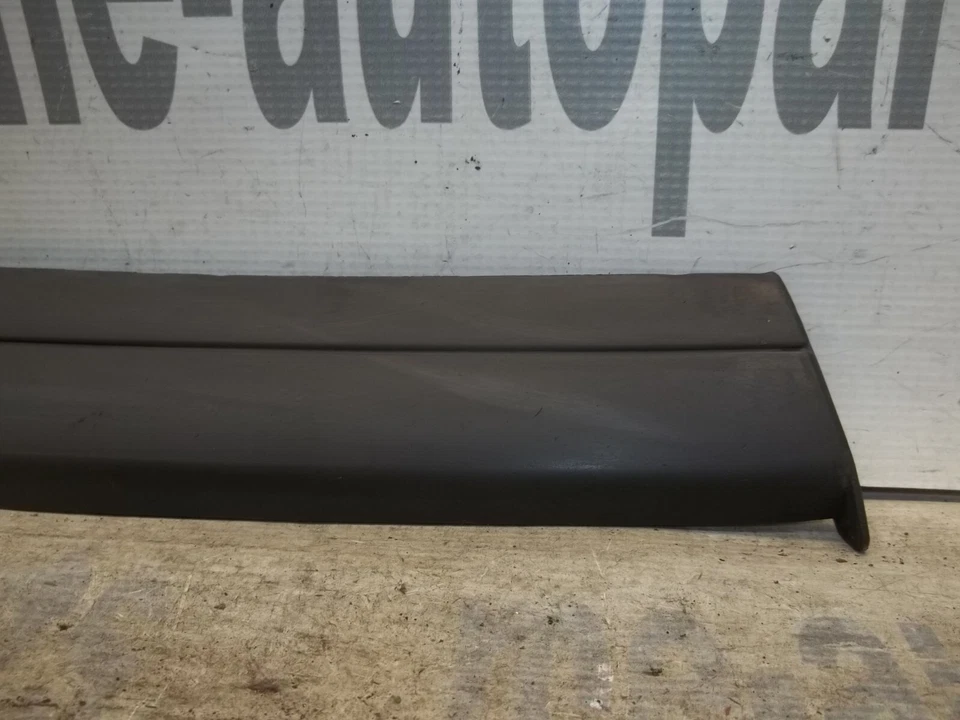 Mercedes-Benz Clase E W124 1986-1989 OEM guardabarros delantero izquierdo moldura inferior Foto 2 de 4