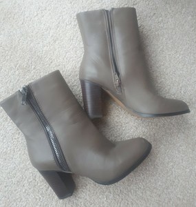 black ankle boots size 4