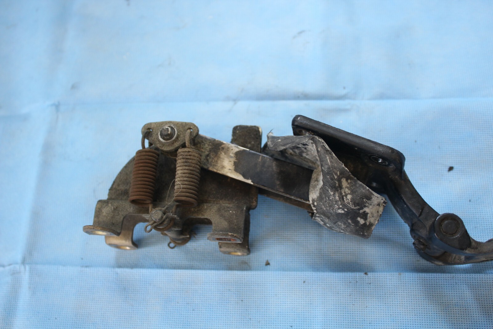 ROLLS ROYCE SILVER SPUR REAR RIGHT LOWER DOOR HINGE 90