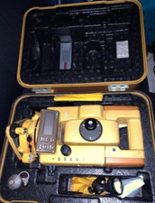 Station d'arpentage totale TOPCON GTS-310 II d'occasion