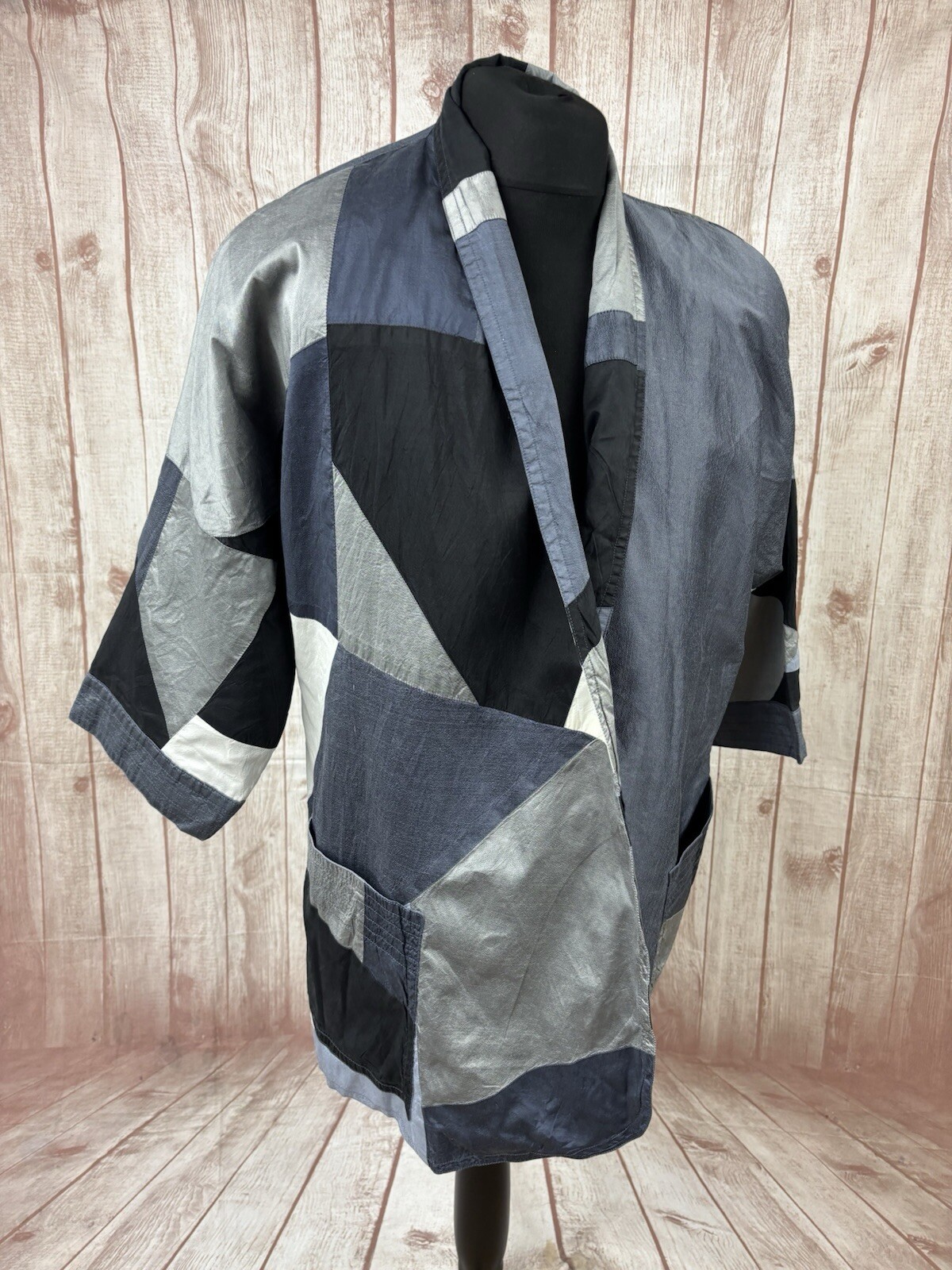 The Thai Shop Seidenjacke Kimono offener Morgenmantel Patchwork XL schwarz blau silber orient