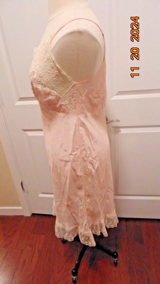 Busto de mujer 42" DE COLECCIÓN HECHO A MANO ELEGANTE ROSA SIN CORDONES DE ENCAJE CON BORDES Y SATÉN Foto 3 de 4