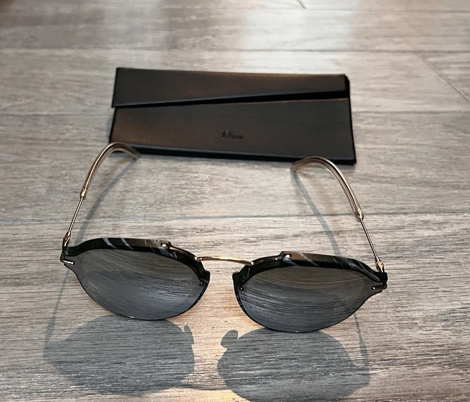 Gafas de sol reflectantes Dior con estuche negro Foto 3 de 3