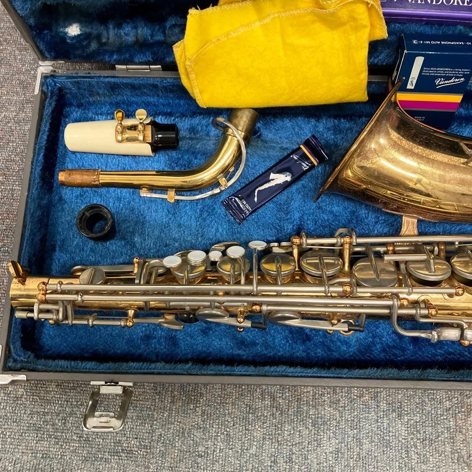 Saxofón alto Yamaha YAS-22 usado con boquilla rígida Foto 4 de 4