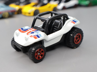   2026 CONVERTIBLE DREAMS Design BAJA BANDIT white;red dune buggy Matchbox LOOSE