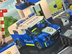 LEGO City 60136 Police Station