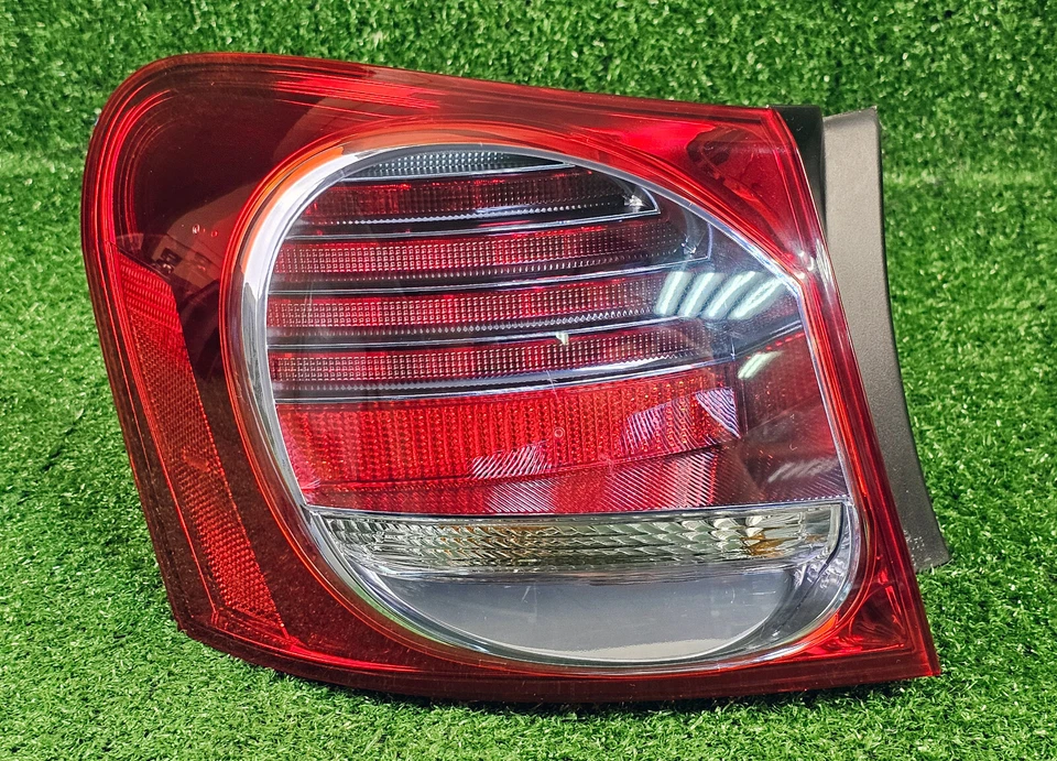 Juego completo de luces traseras LED híbridas Lexus GS350, GS450H 2006-2011 OEM usadas Foto 4 de 4