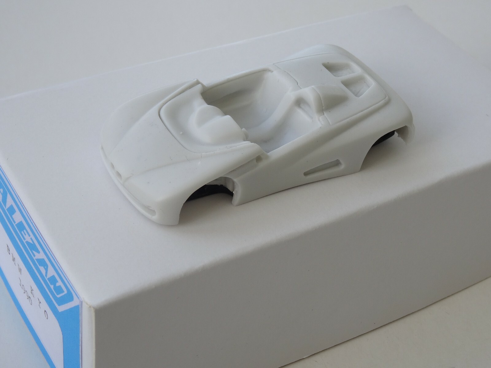 Marketplace : KIT BMW KYO CONCEPT 1990 - ALEZAN - 1:43