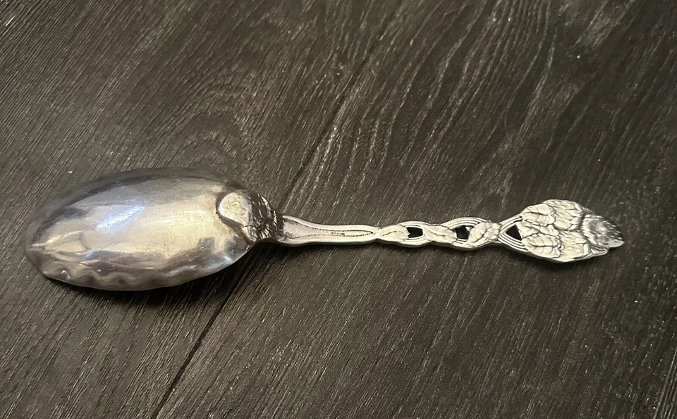 Antigua cuchara para servir FRESA, plata de ley con carcasa maciza, 9" Foto 2 de 4