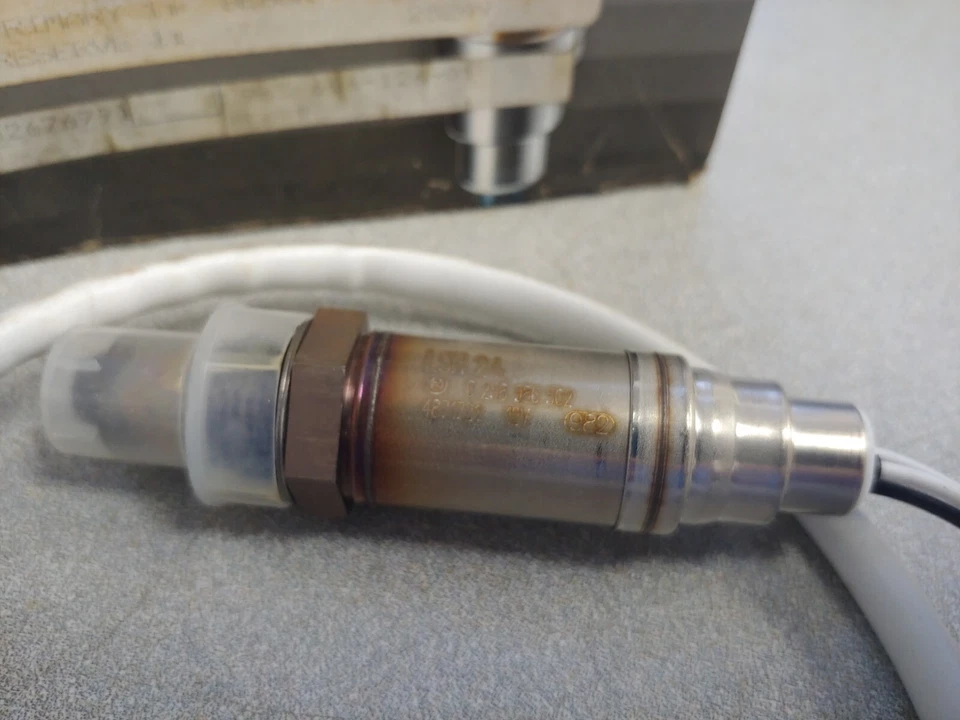 BRAND NEW GENUINE BOSCH PORSCHE 911 964 CARRERA OXYGEN SENSOR 0258986502 - Image 3 of 4