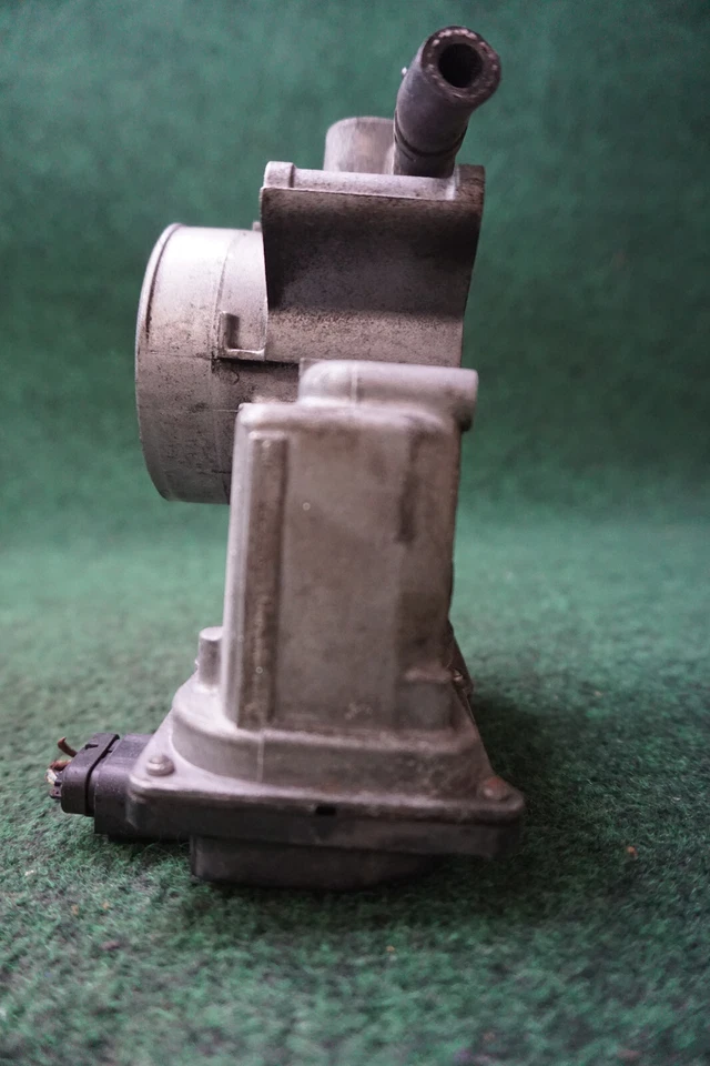 Mazda 3 2010 2,0 L carrocería del acelerador OEM L3R413640 Foto 2 de 4