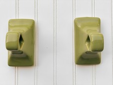 Vintage 1970s Avocado Green Towel Holder