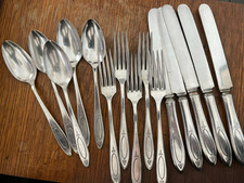 15 fourchettes cuillères couteaux Adam Community Oneida ustensiles argentés