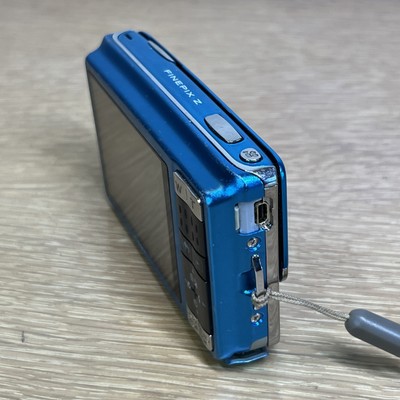 Fujifilm FinePix Z Series Z70 12.2MP Digital Camera Blue READ