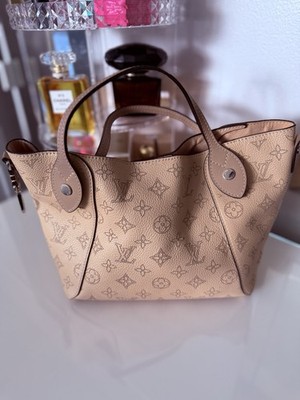 ルイヴィトン　ヒナPM Louis Vuitton Mahina Hina PM Beige Perforated Leather w/ Strap