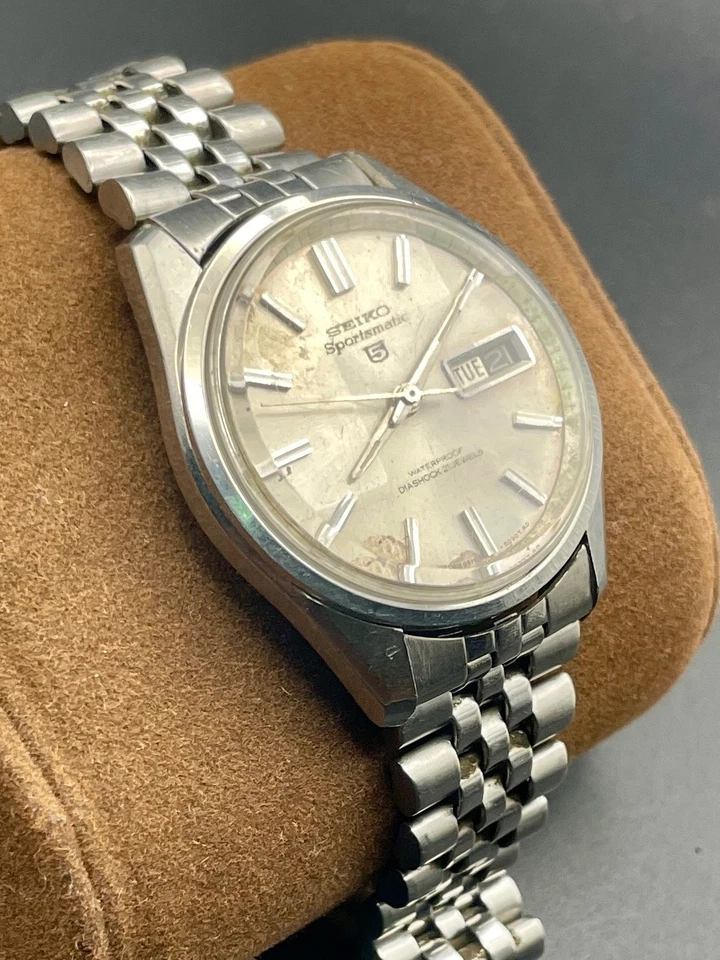 Vintage Seiko 5 Sportsmatic 6619-8120 Automatic Diashock 21 Jewels - image 3 of 4